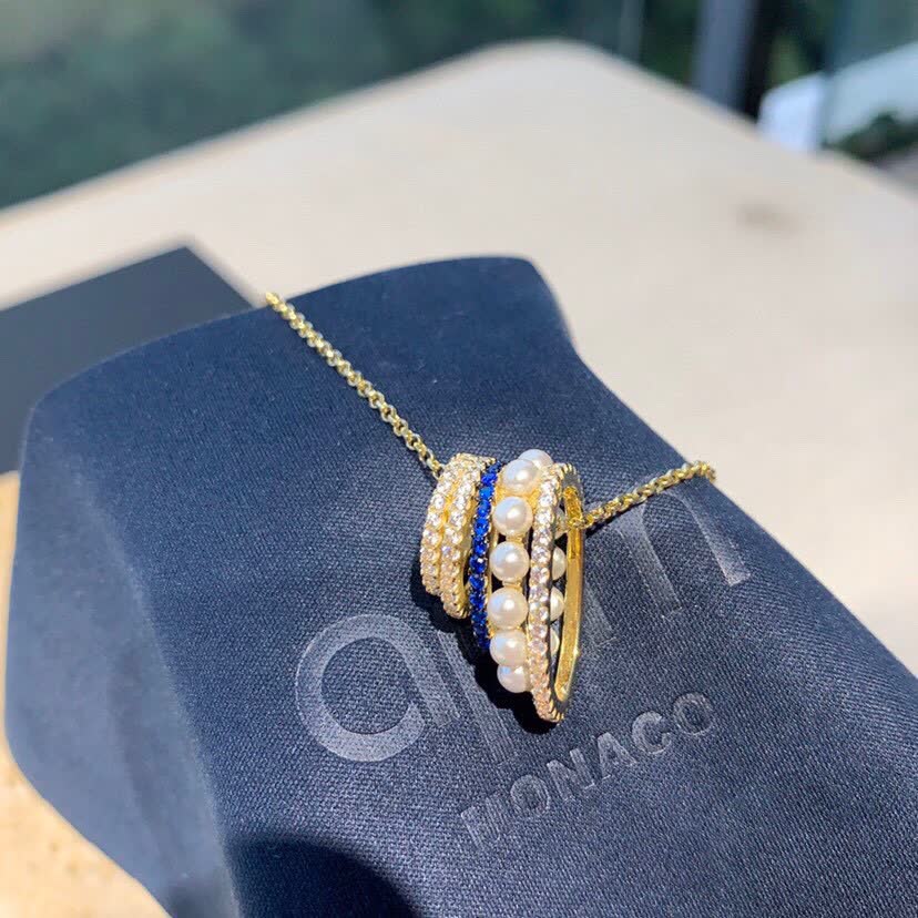 APM Monaco Elegant Gold and Pearl Necklace